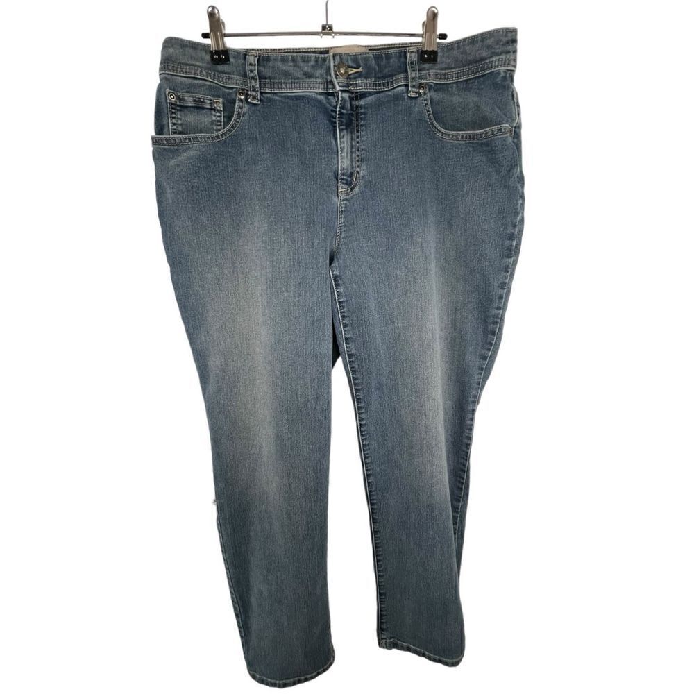 Chico’s Medium Wash Straight Leg Ankle Cut Mid-Rise Denim Jeans